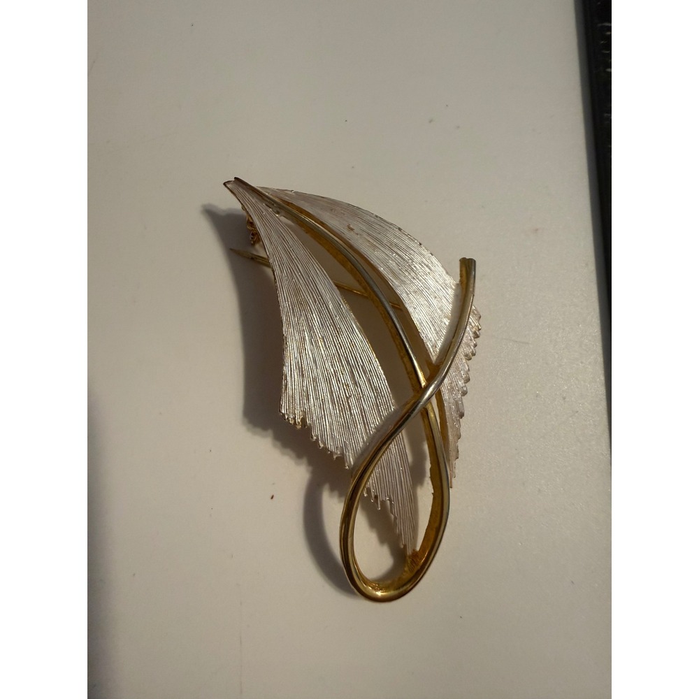 JJ Jonette Jewelry Two Tone Textured Leaf Brooch Silver Gold Tone Vintage Pin